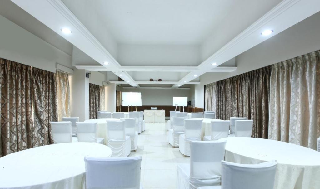 Lake View Resort Lonavala Exterior photo